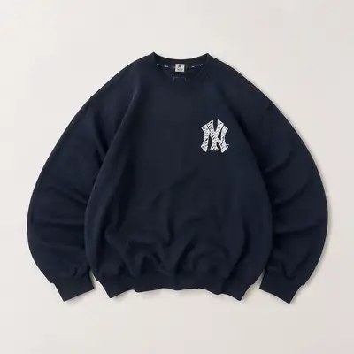 New York Yankees Embroidered Logo Crewneck Sweatshirt – Navy