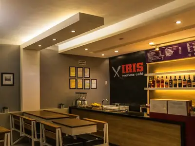 Iris Madness Cafe
