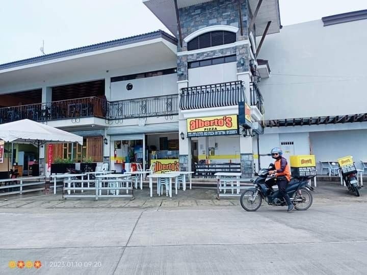 Alberto’s Pizza